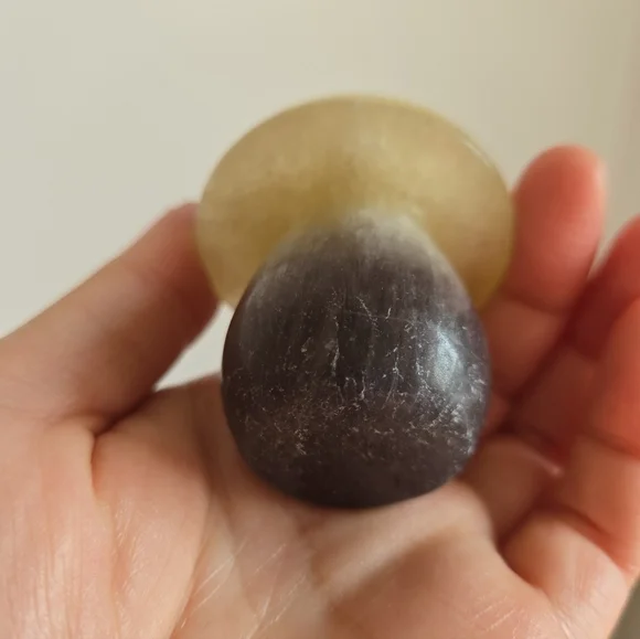 Fluorite Mushroom - Picture 7 of 10